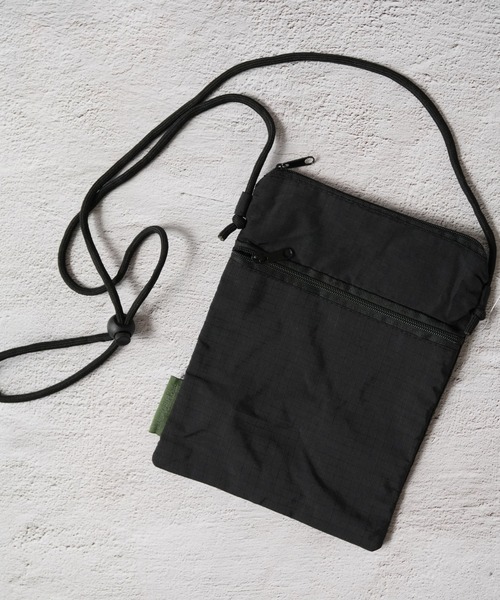 Port / ポート 】 縦型 ナイロン サコッシュ（ショルダーバッグ