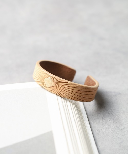 セール】【ネイティブデザイン】レザーバングル（ブレスレット）｜Mag