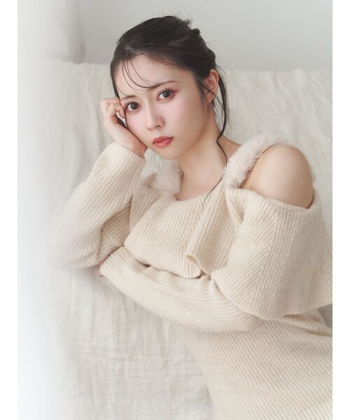 EATME（イートミー）の「フェイクファーオフショルニットワンピース