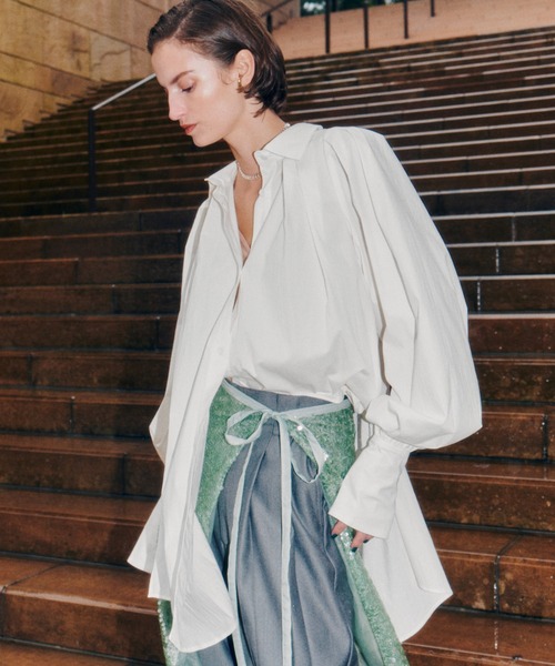 LA BELLE ETUDE（ラベルエチュード）の「タックボリュームシャツ