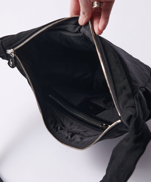 ITTI（イッチ）の「【ITTI / イッチ】ANNIE PUFFER MINI MOON BAG