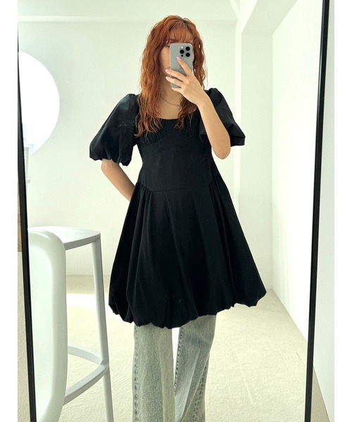 LILY BROWN（リリーブラウン）の「パフスリーブエンパイアミニ