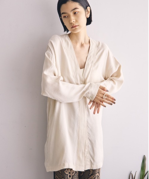 TODAYFUL（トゥデイフル）の「カラーレスサテンシャツ（シャツ