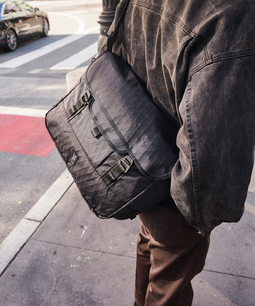 CHROME（クローム）の「［ CHROME / クローム ］MIDTOWN 20L MESSENGER