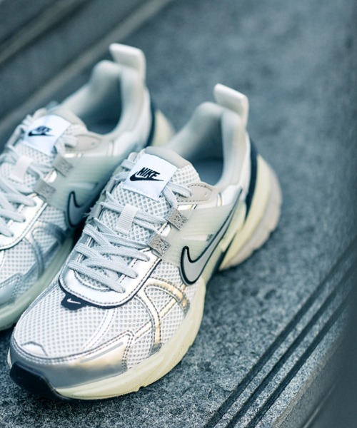 NIKE（ナイキ）の「W V2K RUN FD0736-100（スニーカー）」 - WEAR