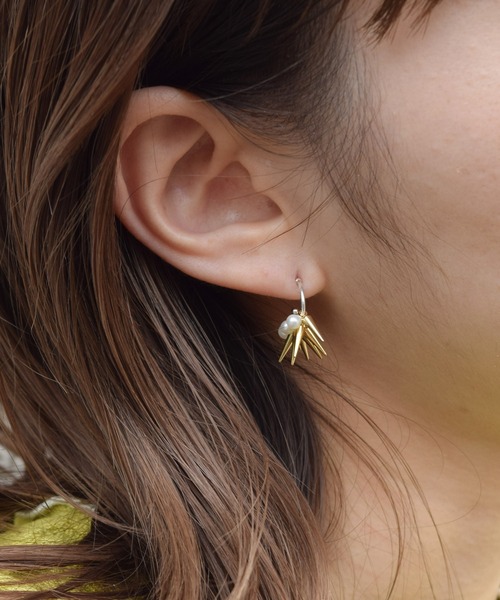 e.m.（イーエム）の「スタッズパールピアスS（ピアス（片耳用））」 - WEAR