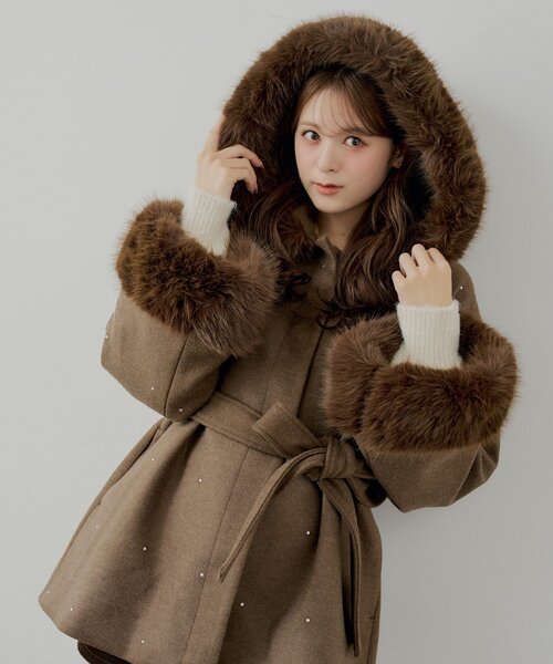 Chico（チコ）の「ビジュー付きファー襟ケープコート（ポンチョ）」 - WEAR