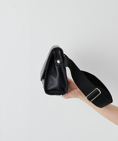 ear PAPILLONNER（イアパピヨネ）の「《本革》ワイドテープショルダー