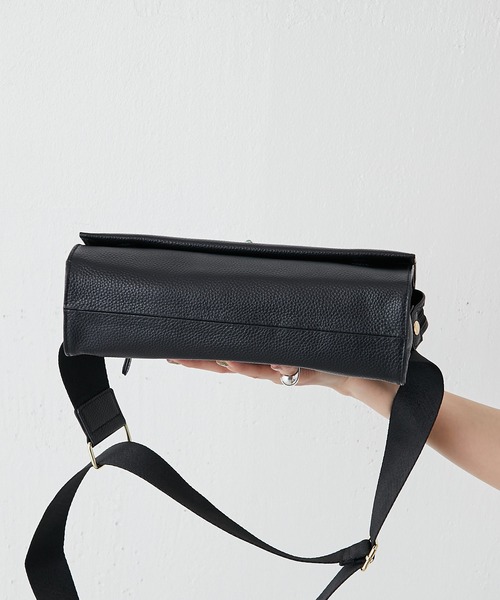 ear PAPILLONNER（イアパピヨネ）の「《本革》ワイドテープショルダー