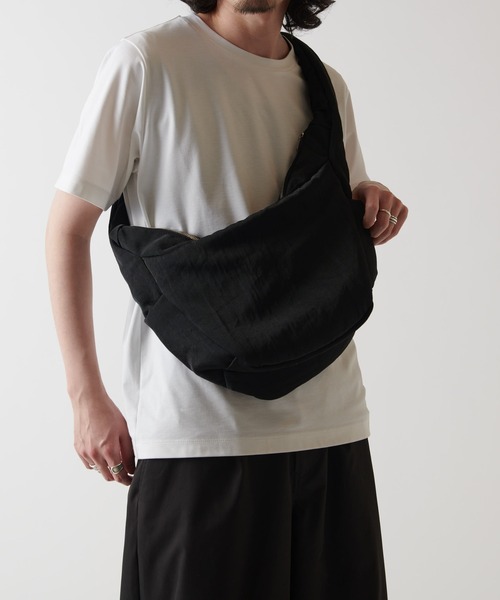 ITTI（イッチ）の「【ITTI / イッチ】ANNIE PUFFER TOWN MOON BAG