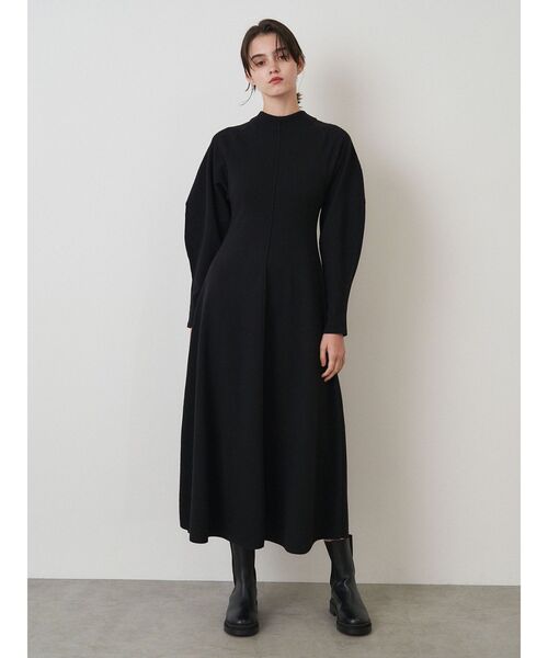 ELENDEEK（エレンディーク）の「フィット＆フレアシルエットニット