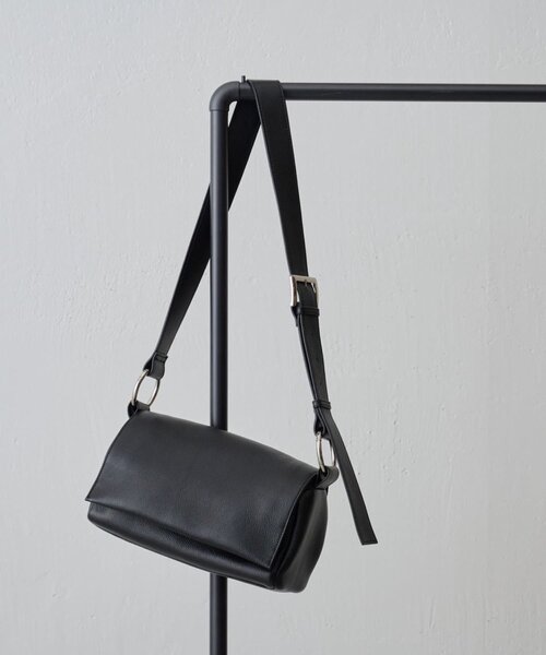 本革》レザーボディバッグ（ショルダーバッグ）｜BEARDSLEY