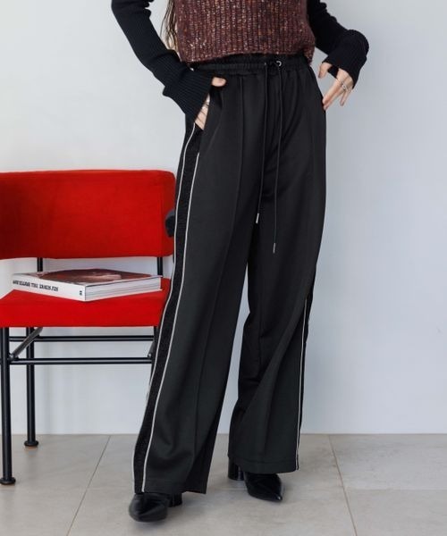 JEANASIS（ジーナシス）の「シャイニーラインジャージパンツ/985869