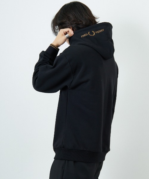 FRED PERRY/フレッドペリー] 別注 フードロゴ刺繍スウェットパーカー