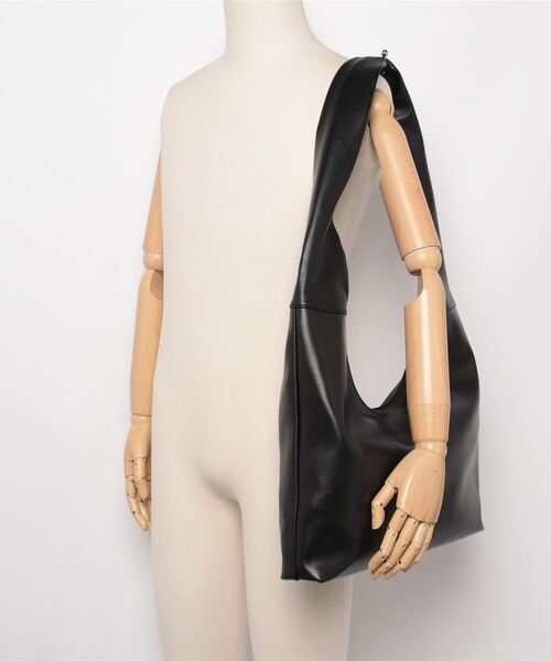 STUDIOUS（ステュディオス）の「Oversize leather shoulder bag