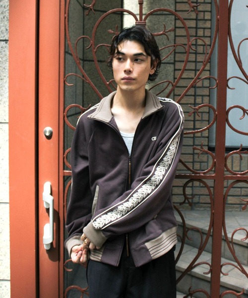 Camphor wood（カンファーウッド）の「flower embroidery line track