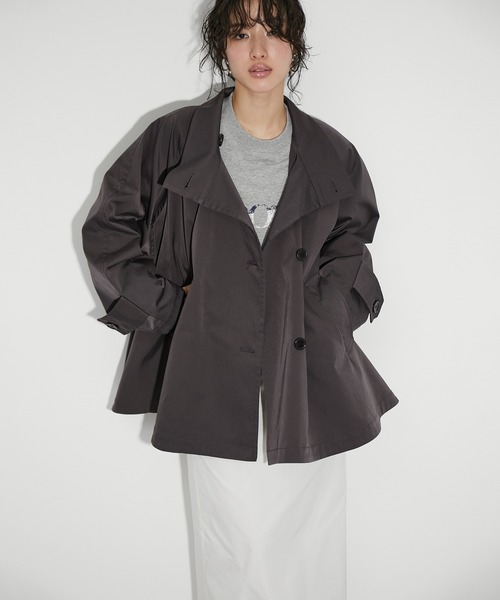 ADAM ET ROPE'（アダムエロペ）の「フレアーミドルトレンチコート