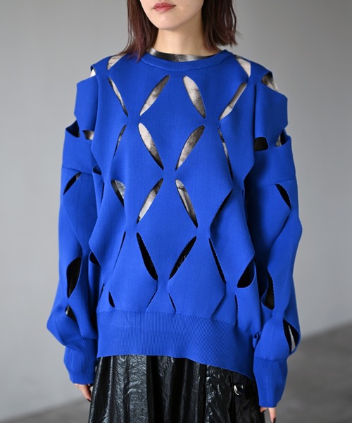 HERENCIA（ヘレンチア）の「カット アウト デザイン オーバー ニット