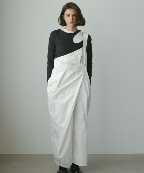 ETRE TOKYO（エトレトウキョウ）の「ワンショルダーラップワイドパンツ