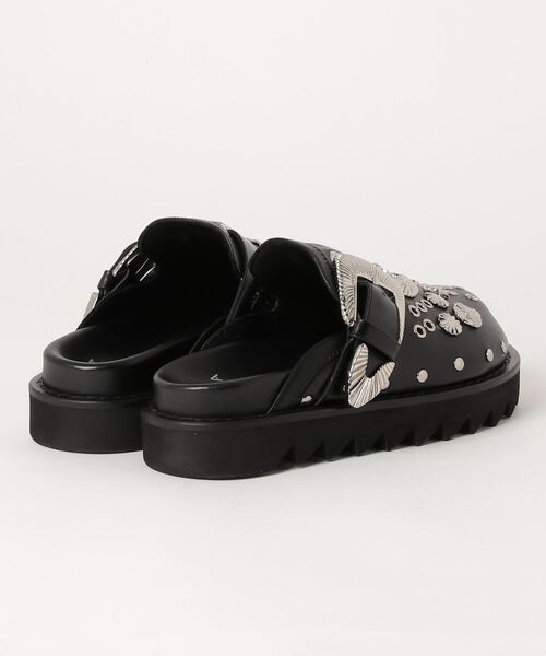 TOGA PULLA（トーガ プルラ）の「TOGA PULLA スタッズスリッポン