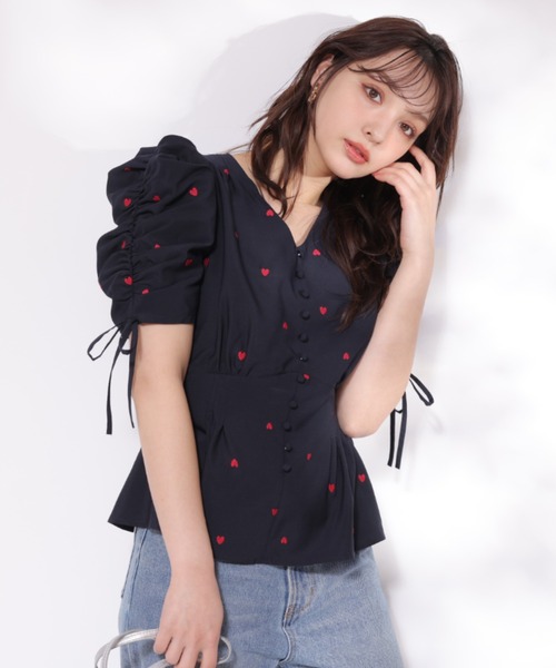 Rirandture（リランドチュール）の「ハート刺繍ペプラムブラウス