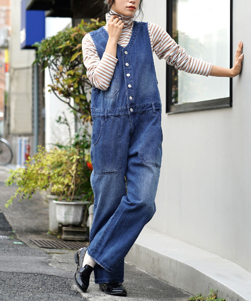 zootie（ズーティー）の「Vネック デニムオールインワン（サロペット