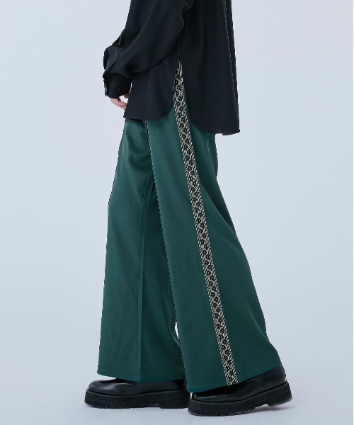 ジャガードラインフレアパンツ（その他パンツ）｜Ellno Loset（エルノ