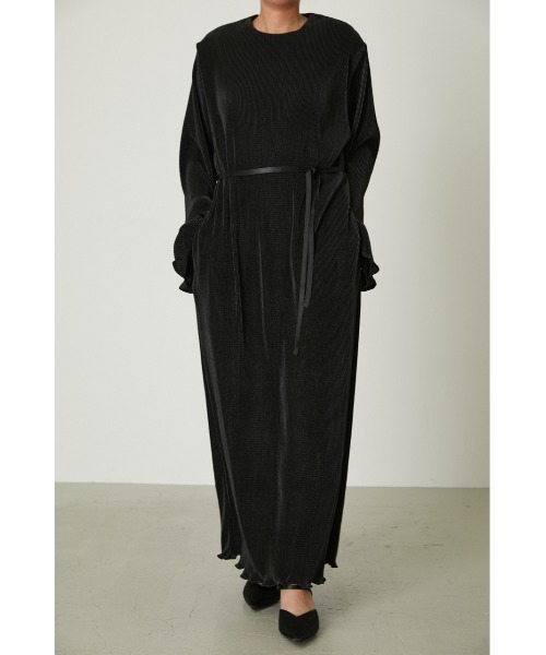 RIM.ARK（リムアーク）の「Pleats shoulder padded OP（ワンピース
