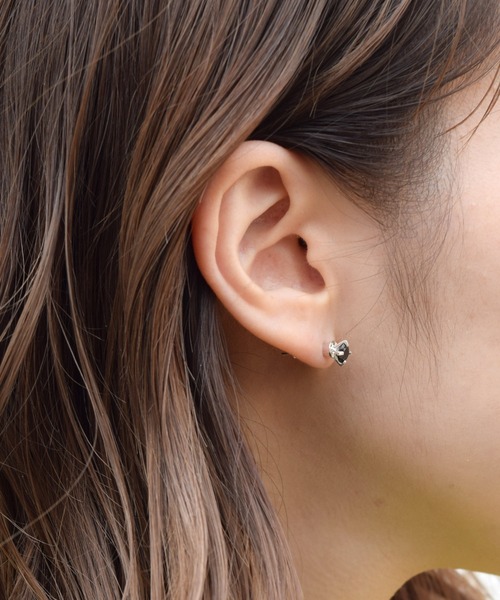 e.m.（イーエム）の「SILVER925ブラックジルコニアゆれピアス