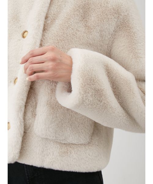 Mila Owen（ミラオーウェン）の「金釦クロップドファージャケット