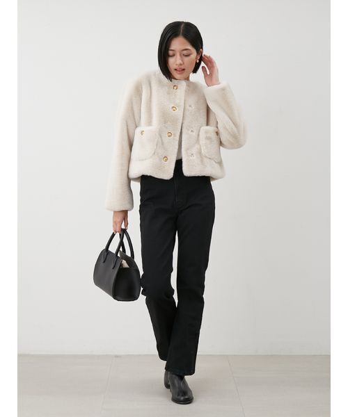 Mila Owen（ミラオーウェン）の「金釦クロップドファージャケット