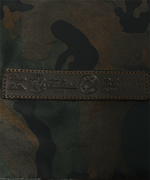 Felisi（フェリージ）の「Felisi / 別注 迷彩柄メッセンジャーバッグ