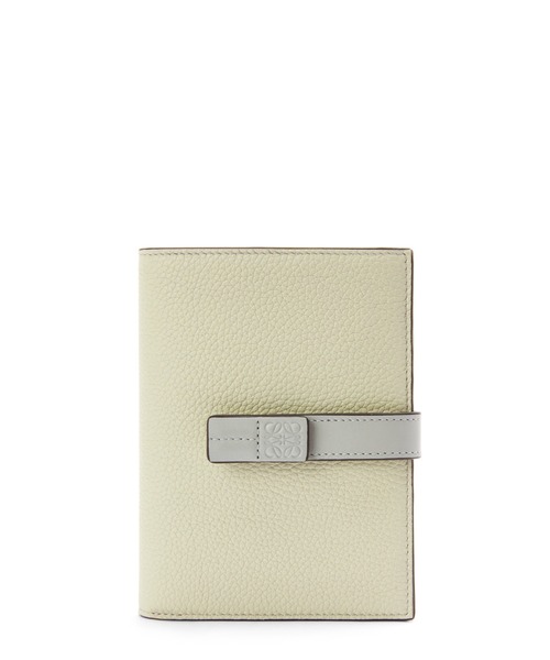 LOEWE（ロエベ）の「バーティカル ウォレット ミディアム (ソフト