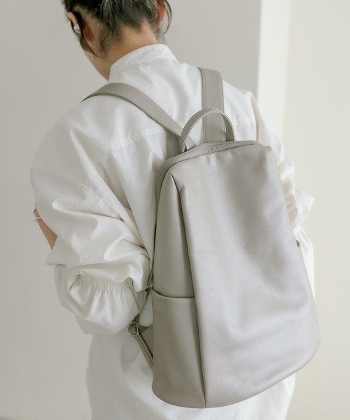 ear PAPILLONNER（イアパピヨネ）の「《A4対応/本革》レザースタンド