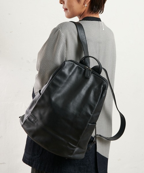 ear PAPILLONNER（イアパピヨネ）の「《A4対応/本革》レザースタンド