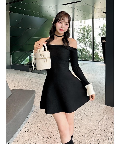 Darich（ダーリッチ）の「オフショルフレアニットミニワンピース