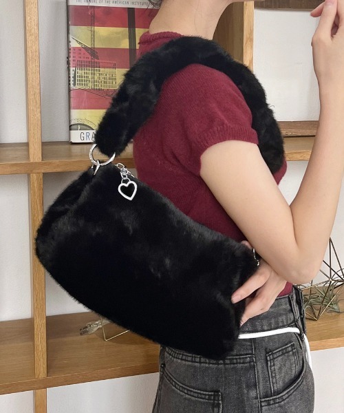 セール】ハートチャーム付き ワンハンドルフェイクファーバッグ