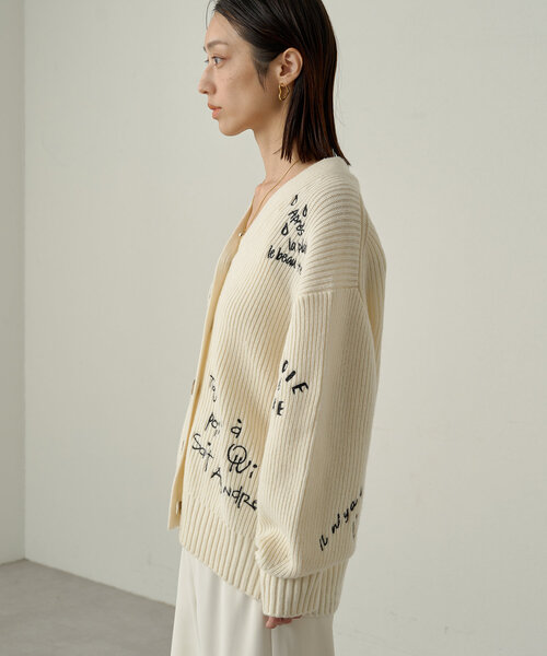 LOUNGEDRESS（ラウンジドレス）の「ロゴ刺繍カーディガン（ニット