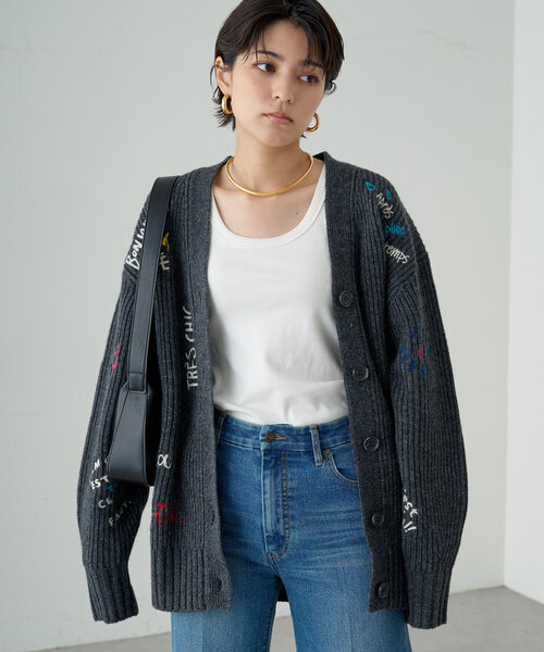 LOUNGEDRESS（ラウンジドレス）の「ロゴ刺繍カーディガン（ニット