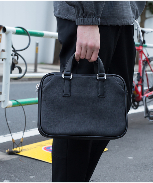 aniary（アニアリ）の「【aniary】シュリンクレザークラッチライク