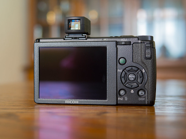 Blast from the past – Ricoh GR Digital III REVIEW – Big Street Guns