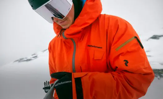 SnowinnのPeak Performanceオンラインストア