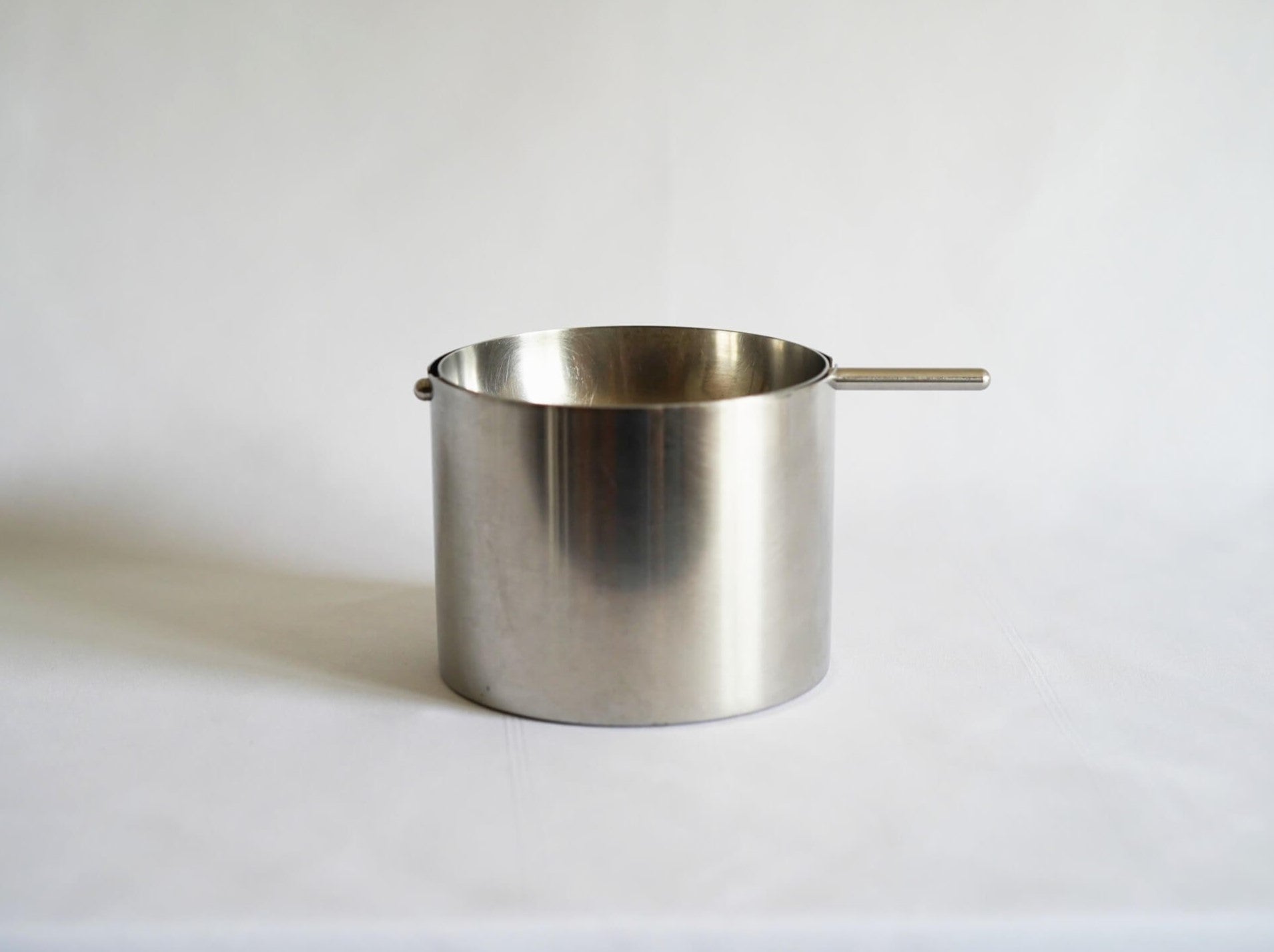 シリンダライン リボルビング・アッシュトレイ L ステルトン アルネ