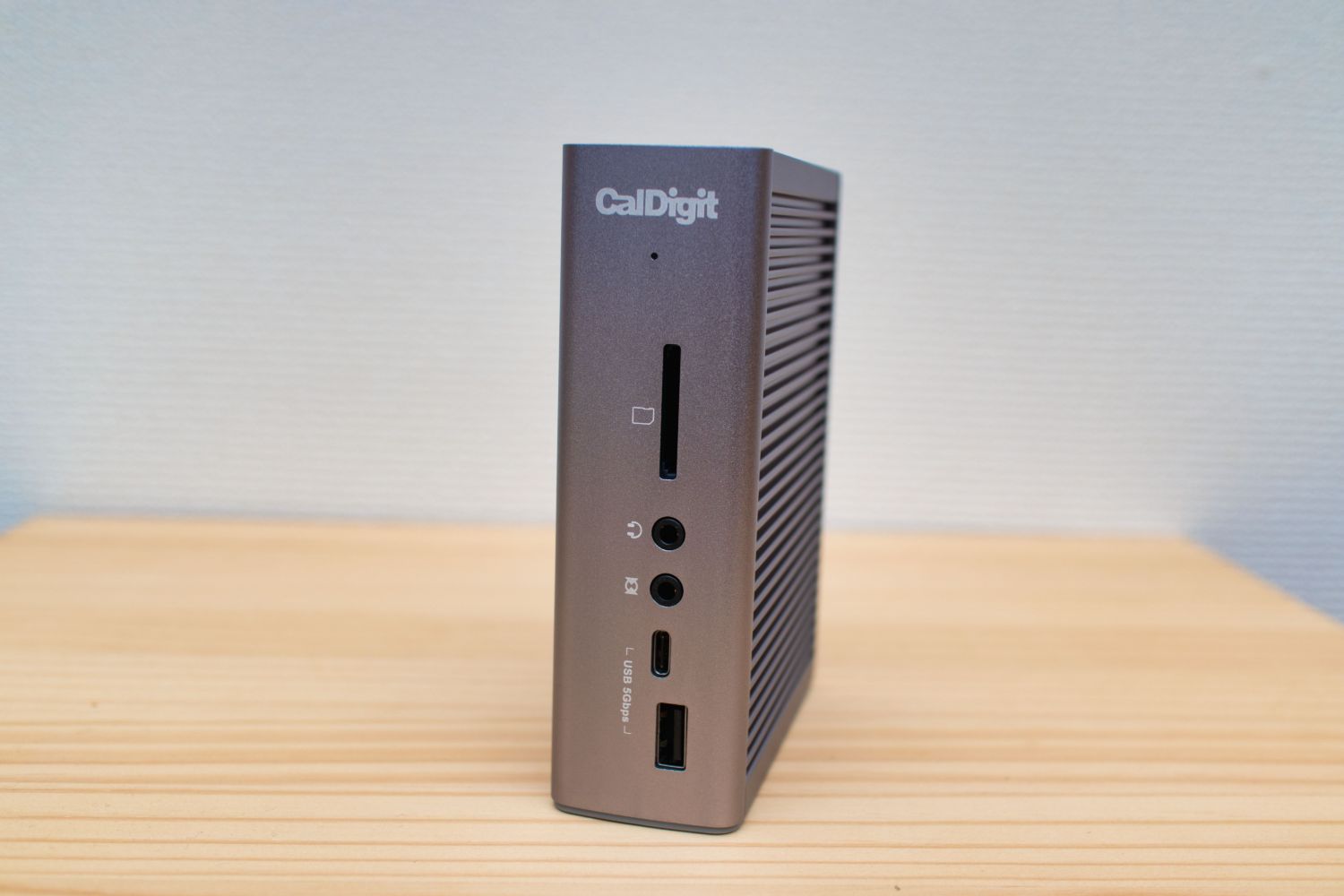 縦置きできる最高のThunderbolt3ハブ CalDigit TS3 Plus レビュー