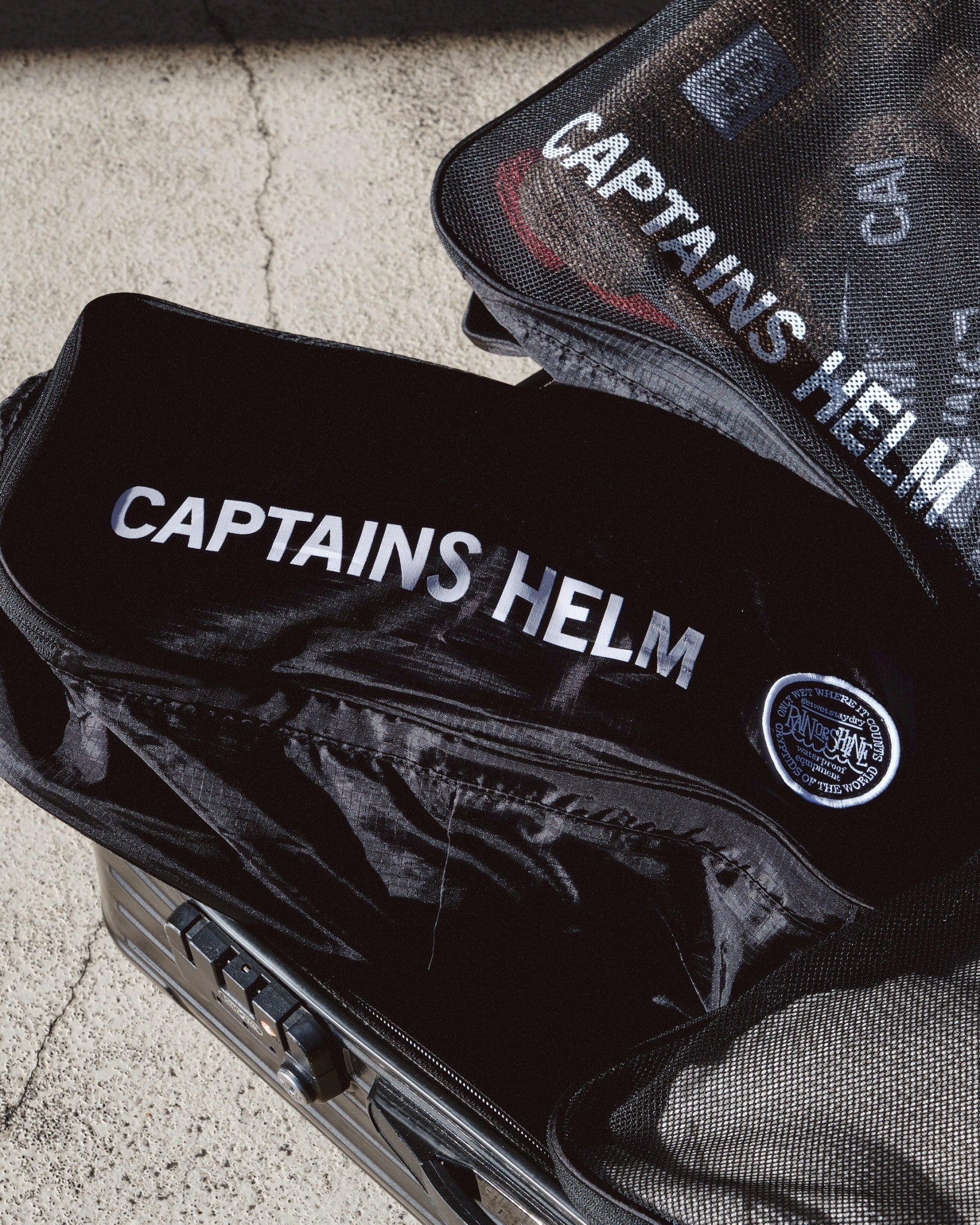 RAIN OR SHINE×CAPTAINS HELM #TRAVEL POUCH SET
