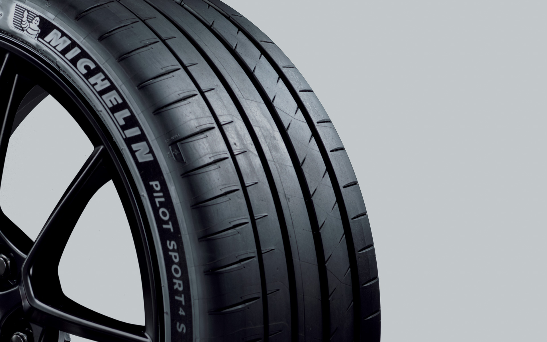 新型「シビック TYPE R」純正装着タイヤにミシュラン「パイロット
