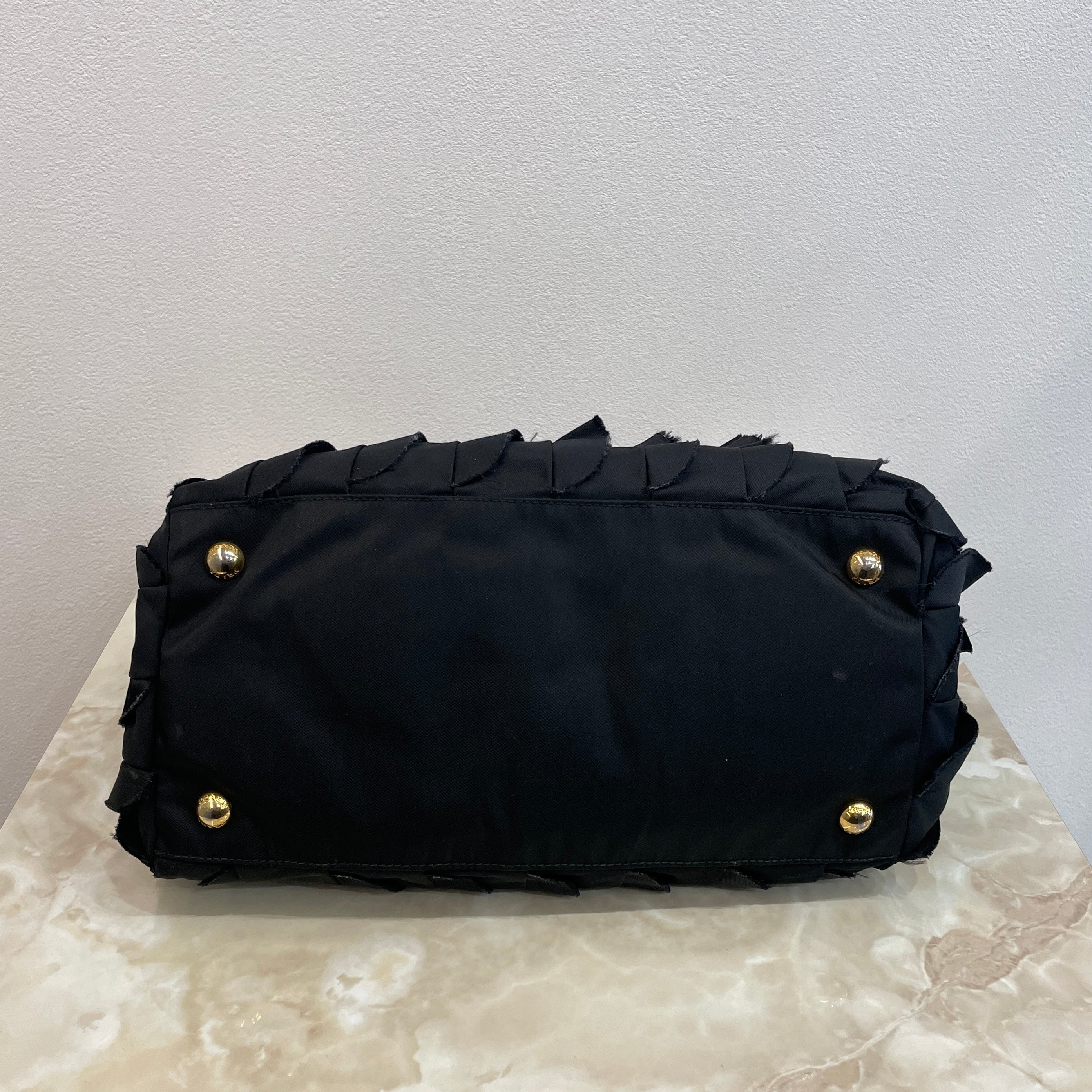 PRADA フリルハンドバッグ