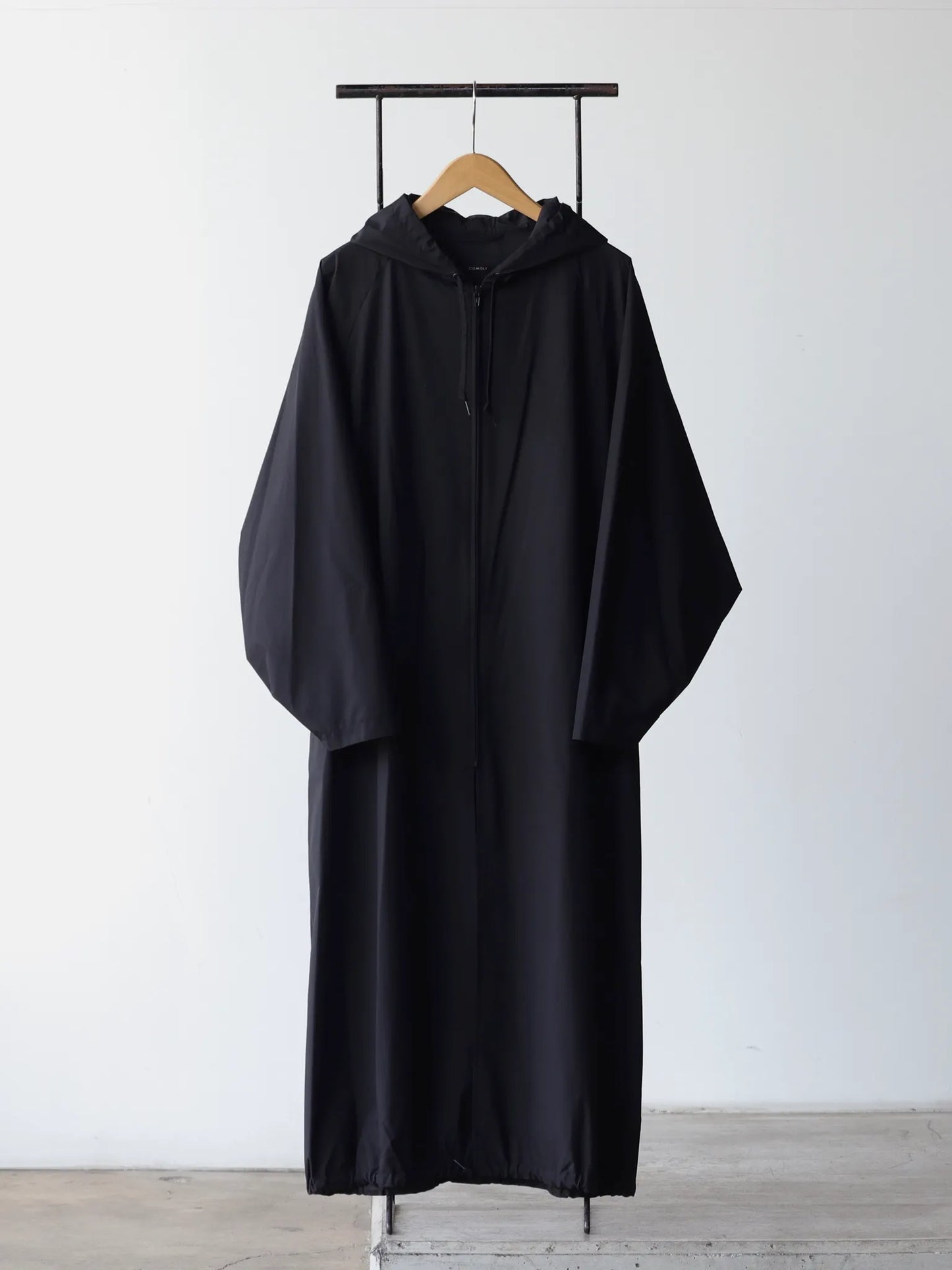 COMOLI レインコート BLACK | CASANOVA&CO (カサノヴァアンドコー