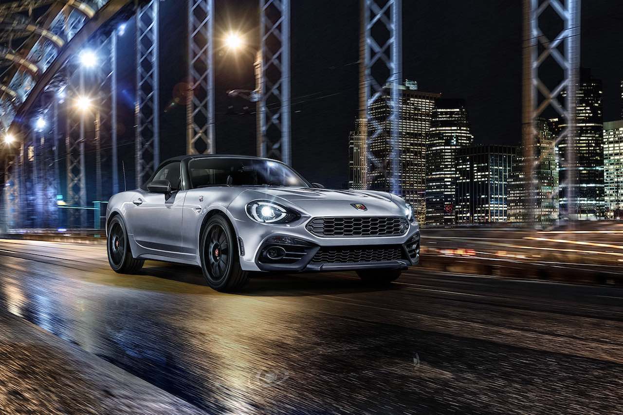 レザー＆特別カラー採用の『アバルト124スパイダー』デビュー2周年記念