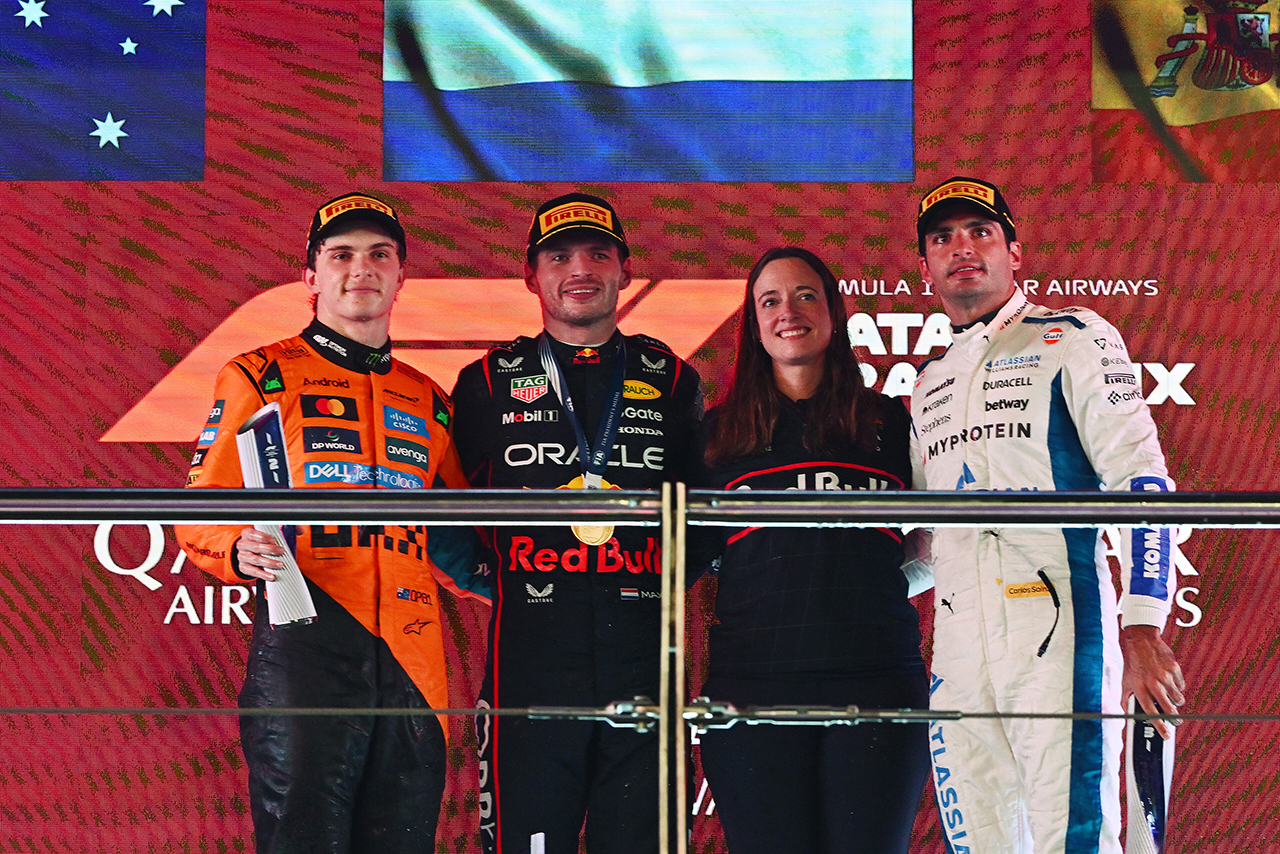 2025年F1第23戦カタールGP表彰式 優勝マックス・フェルスタッペン